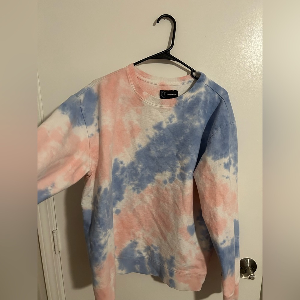 Size large. Pullover.